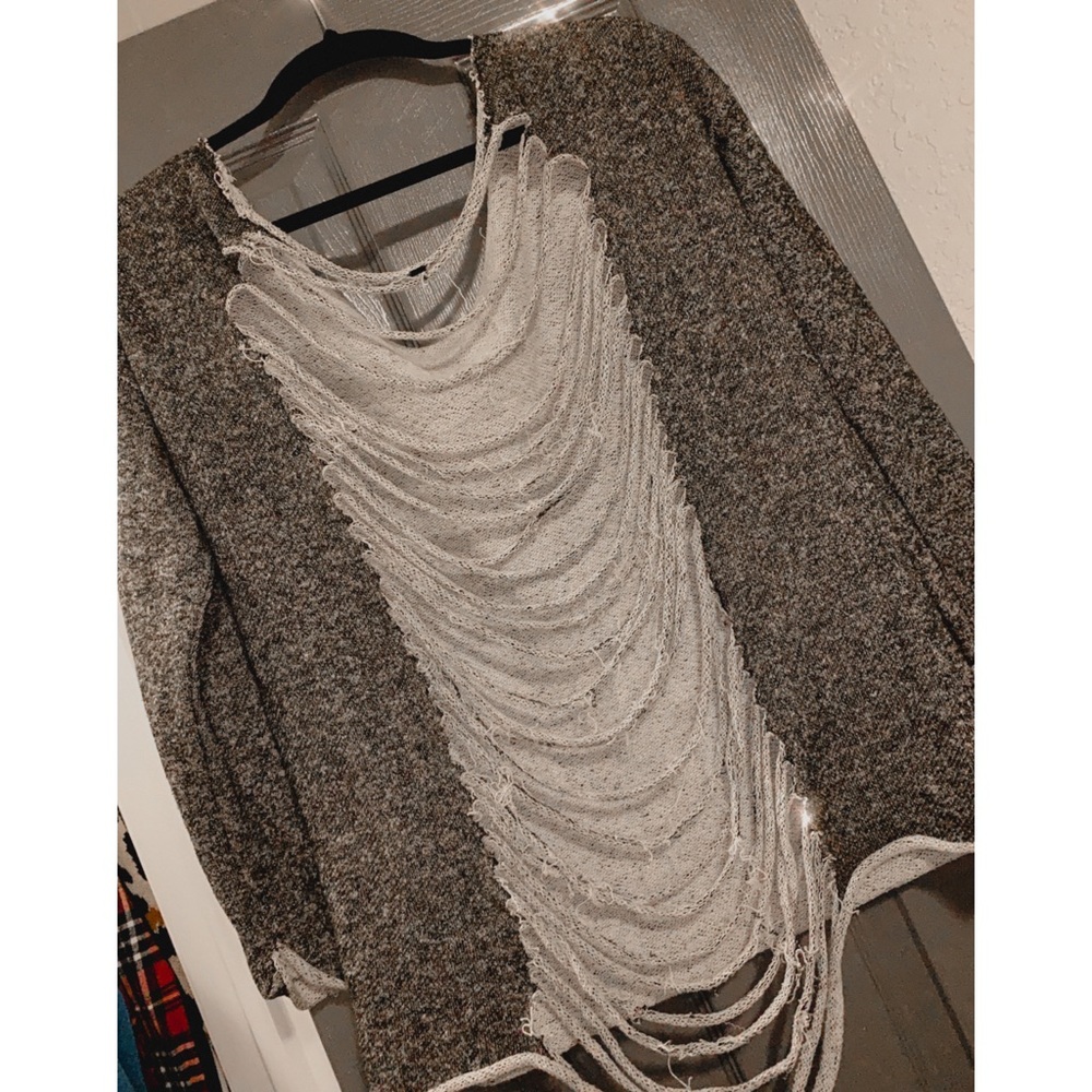 *FINAL SALE* Shredded Back Sweater